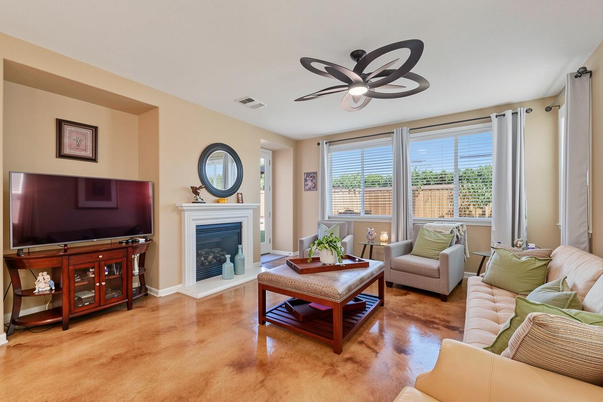 561 Fresian Dr, Oakdale, CA 95361