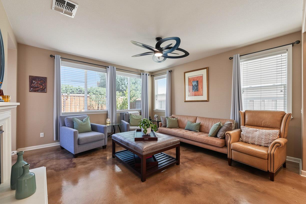 561 Fresian Dr, Oakdale, CA 95361