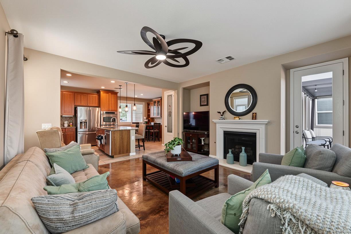 561 Fresian Dr, Oakdale, CA 95361