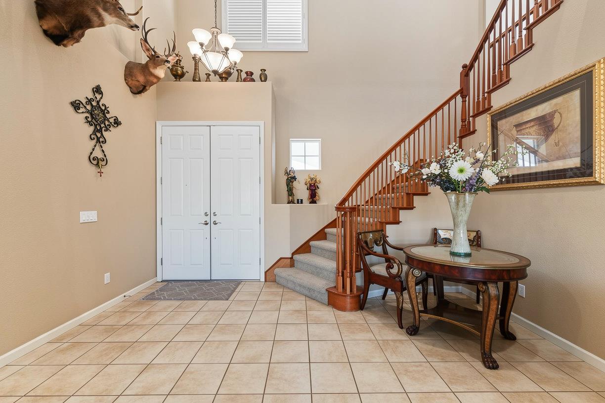 561 Fresian Dr, Oakdale, CA 95361