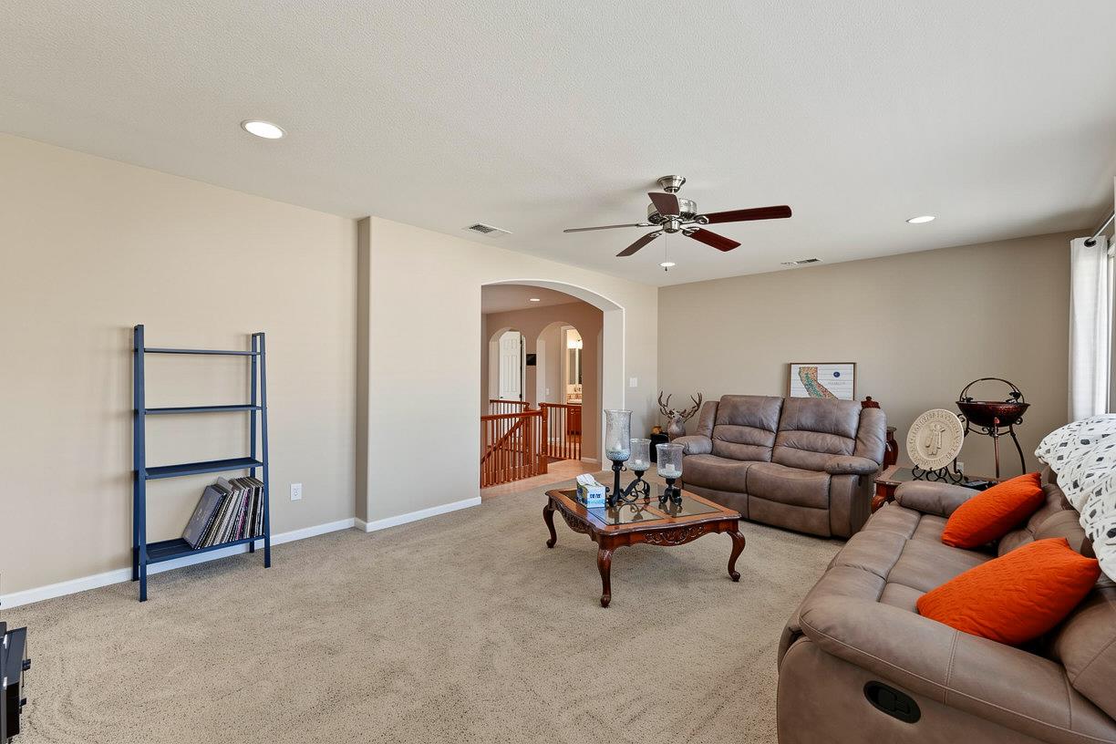 561 Fresian Dr, Oakdale, CA 95361