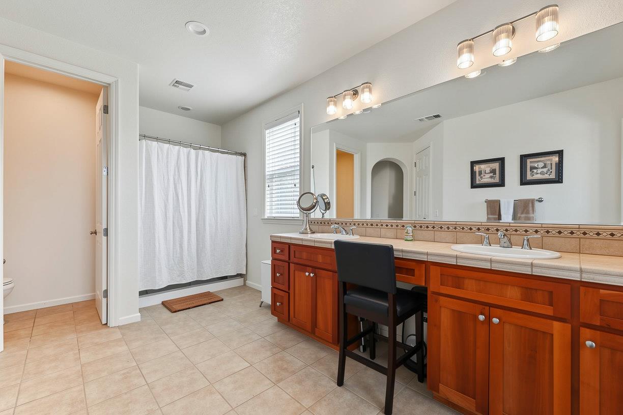 561 Fresian Dr, Oakdale, CA 95361