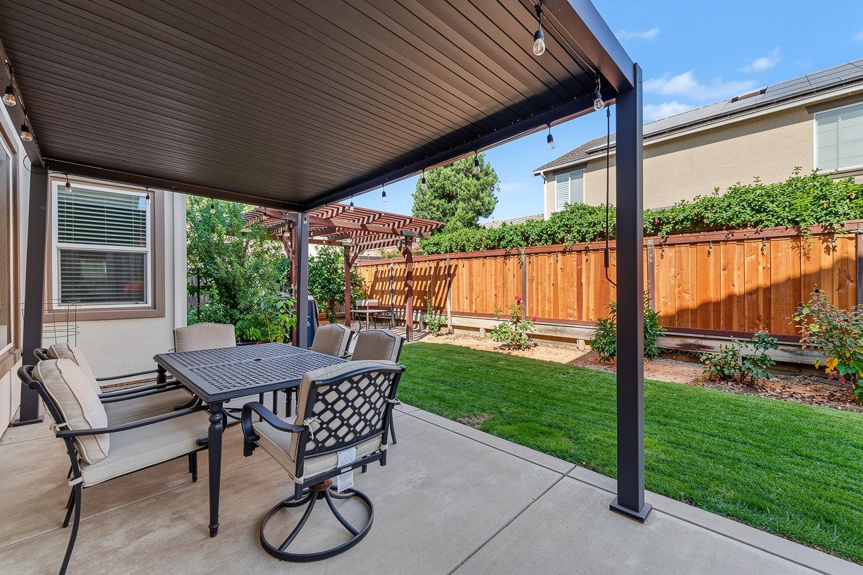 561 Fresian Dr, Oakdale, CA 95361