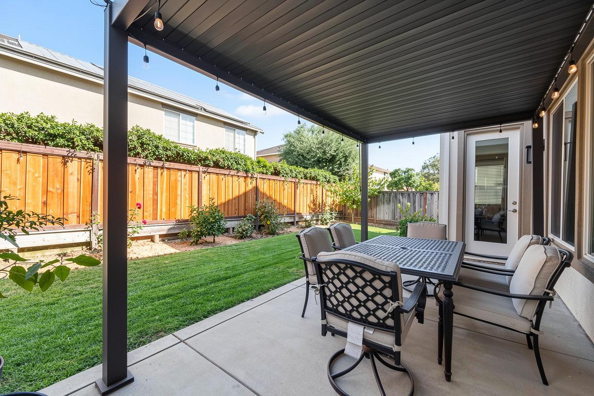 561 Fresian Dr, Oakdale, CA 95361