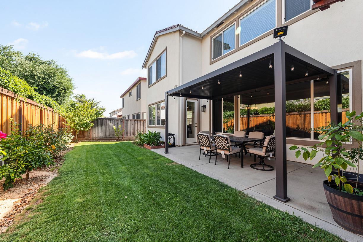 561 Fresian Dr, Oakdale, CA 95361