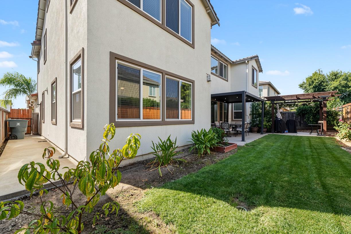561 Fresian Dr, Oakdale, CA 95361