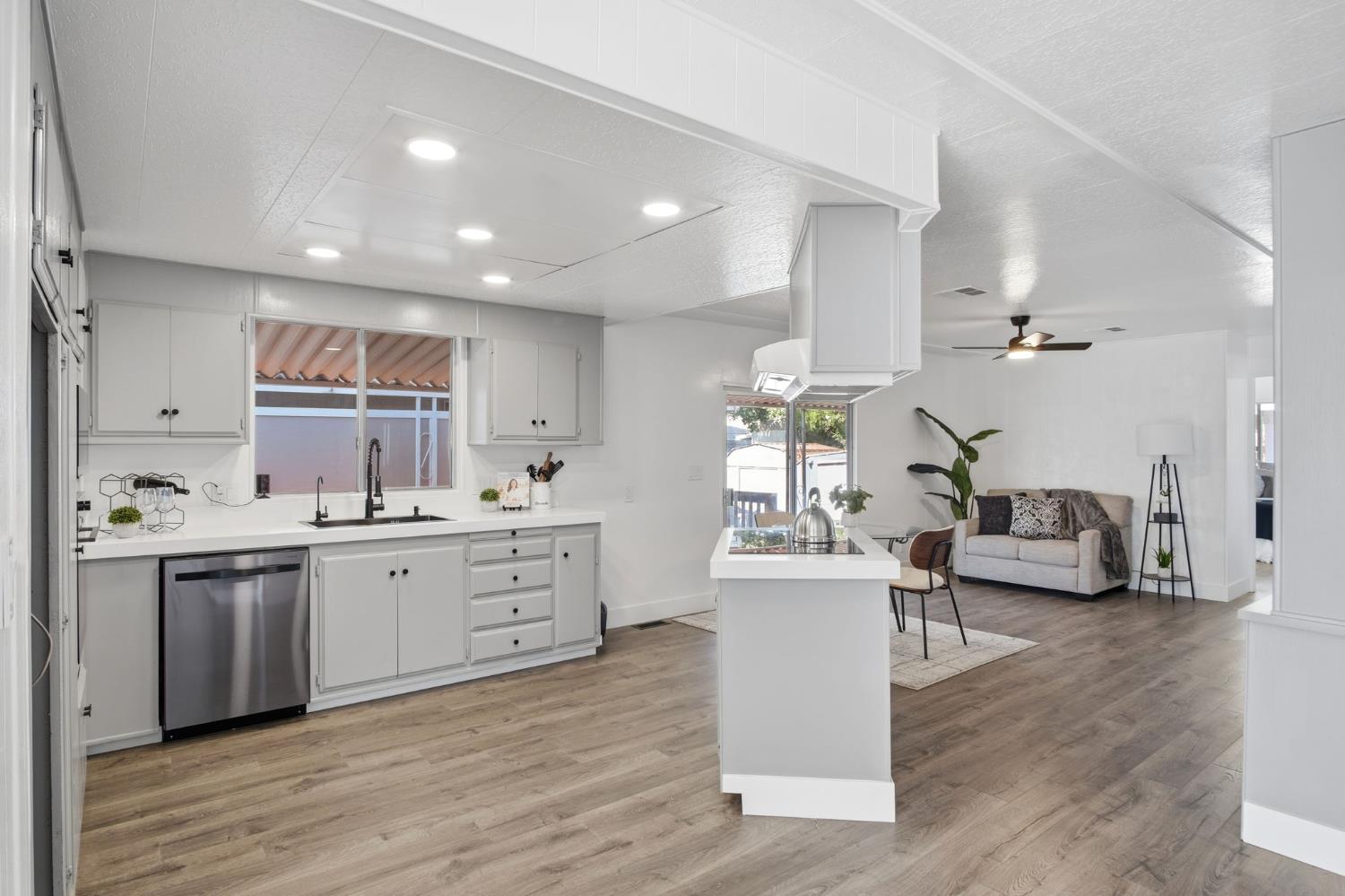 1200 S Carpenter Rd #114, Modesto, CA 95351