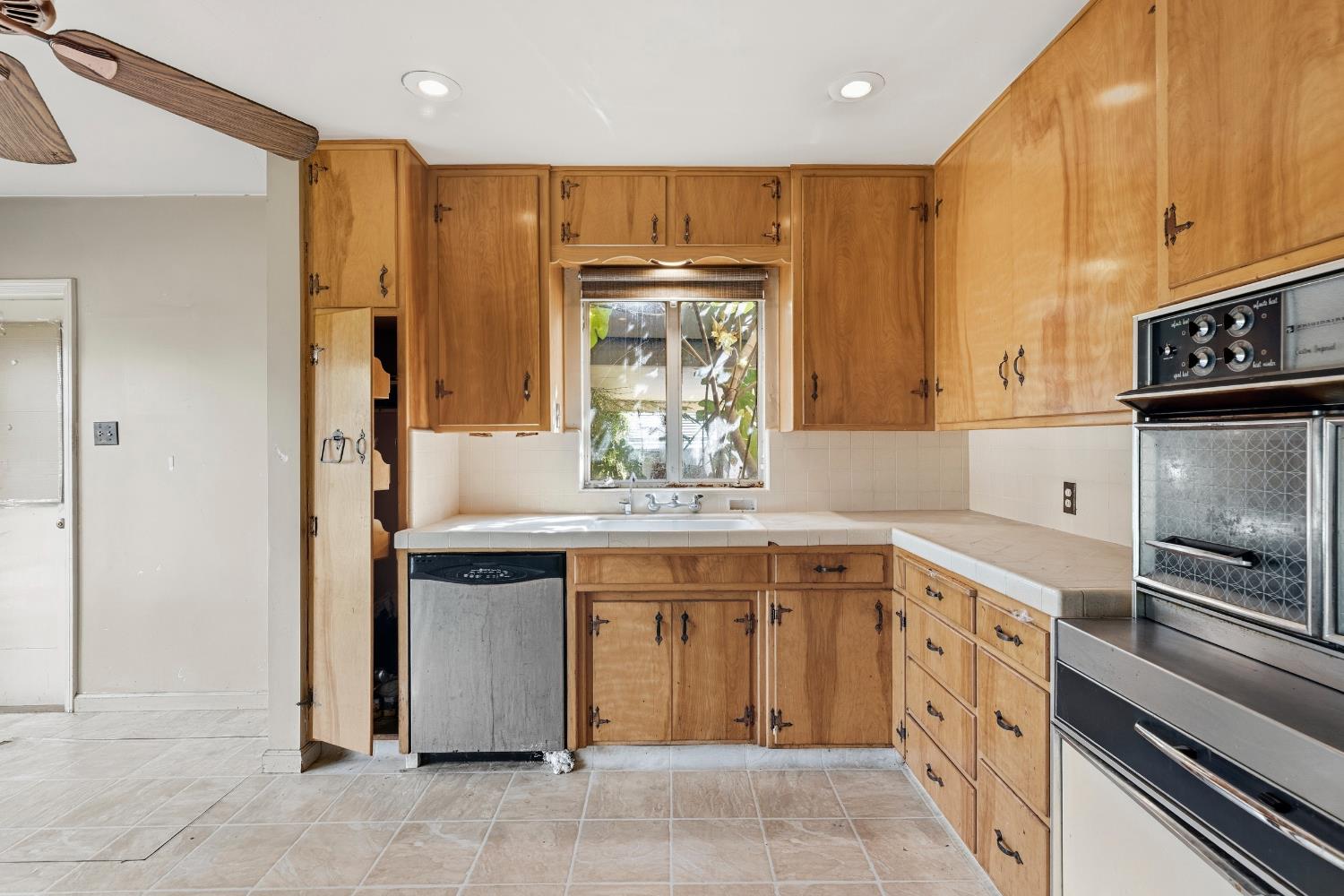 213 Palm Ave, Modesto, CA 95350