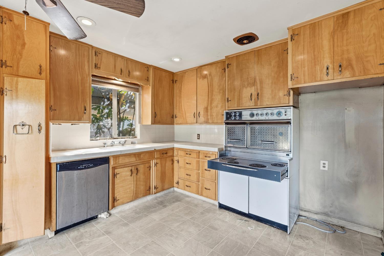 213 Palm Ave, Modesto, CA 95350
