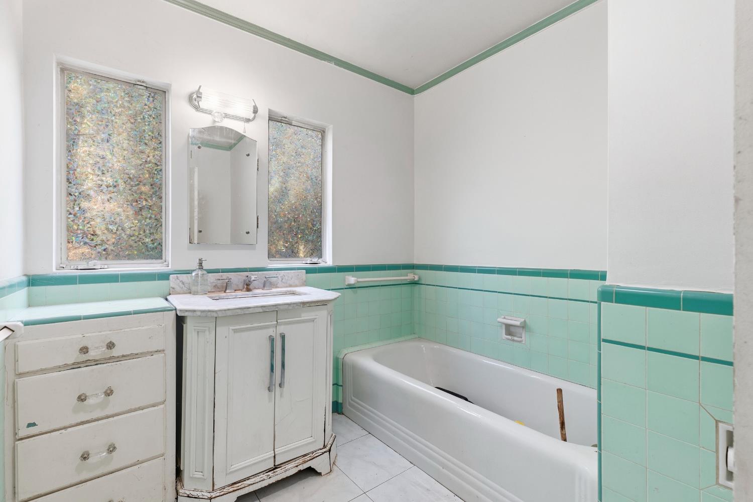 213 Palm Ave, Modesto, CA 95350