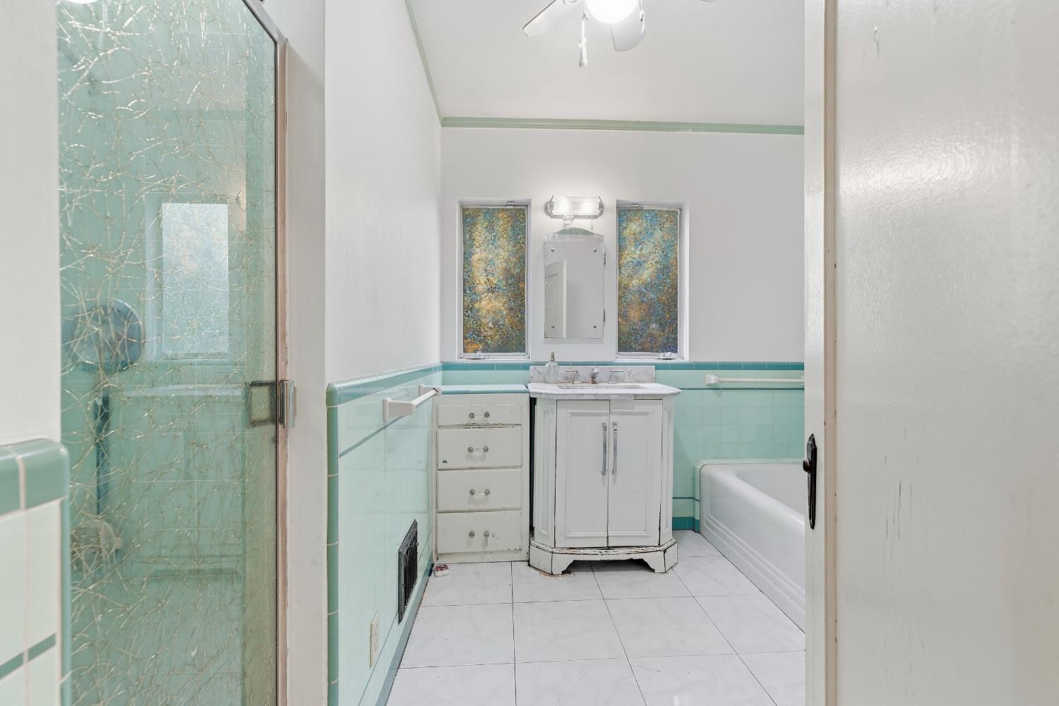 213 Palm Ave, Modesto, CA 95350