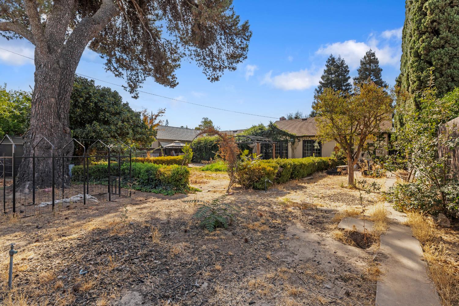 213 Palm Ave, Modesto, CA 95350