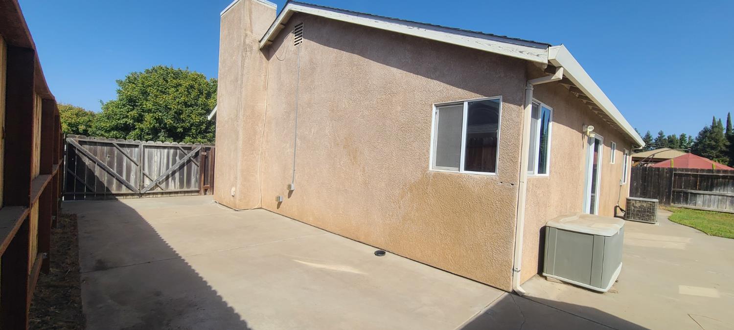 12218 Goldmine Ave, Waterford, CA 95386