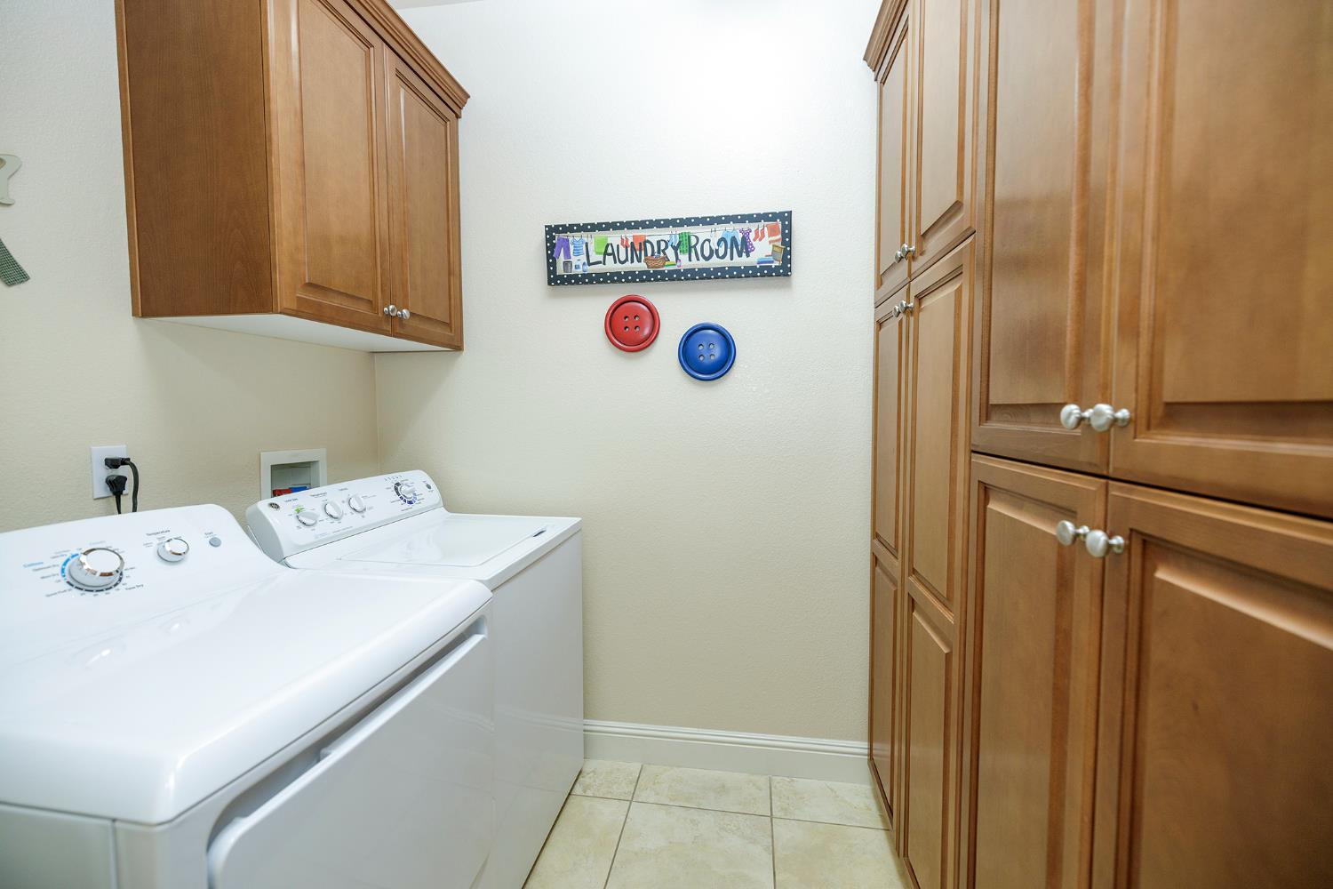 251 Fay Ct, Oakdale, CA 95361