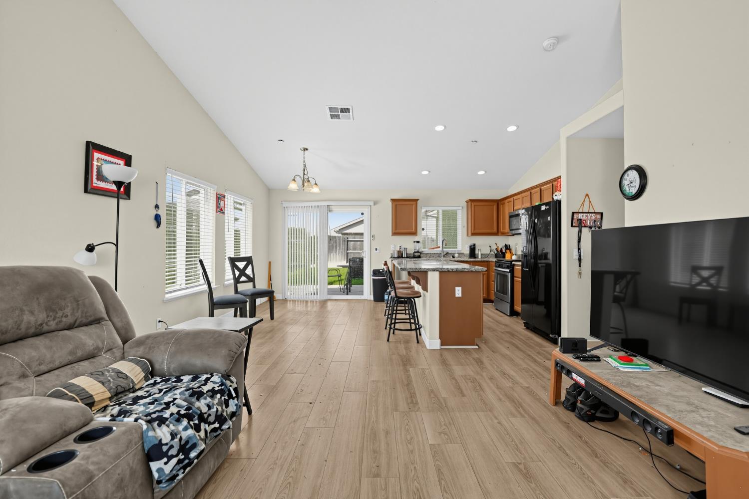 2136 W Pincay St, Merced, CA 95348