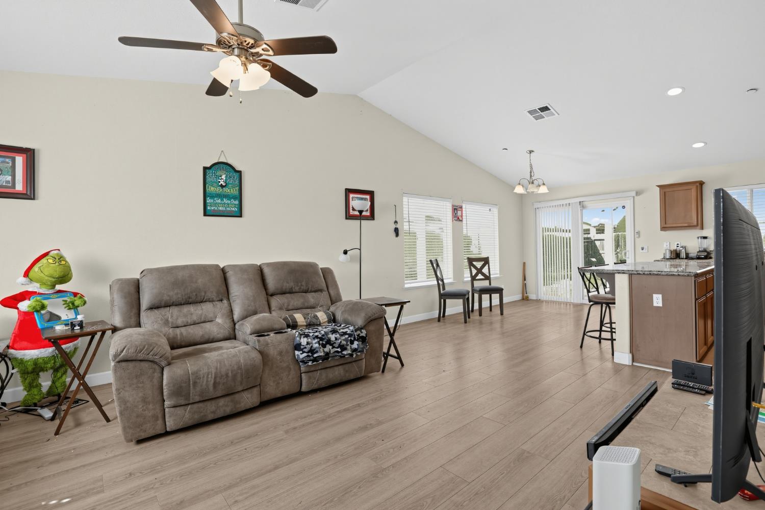 2136 W Pincay St, Merced, CA 95348