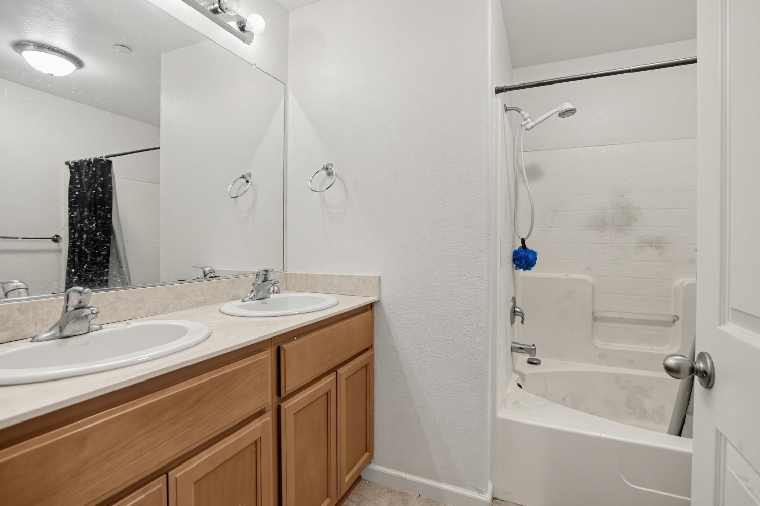 2136 W Pincay St, Merced, CA 95348