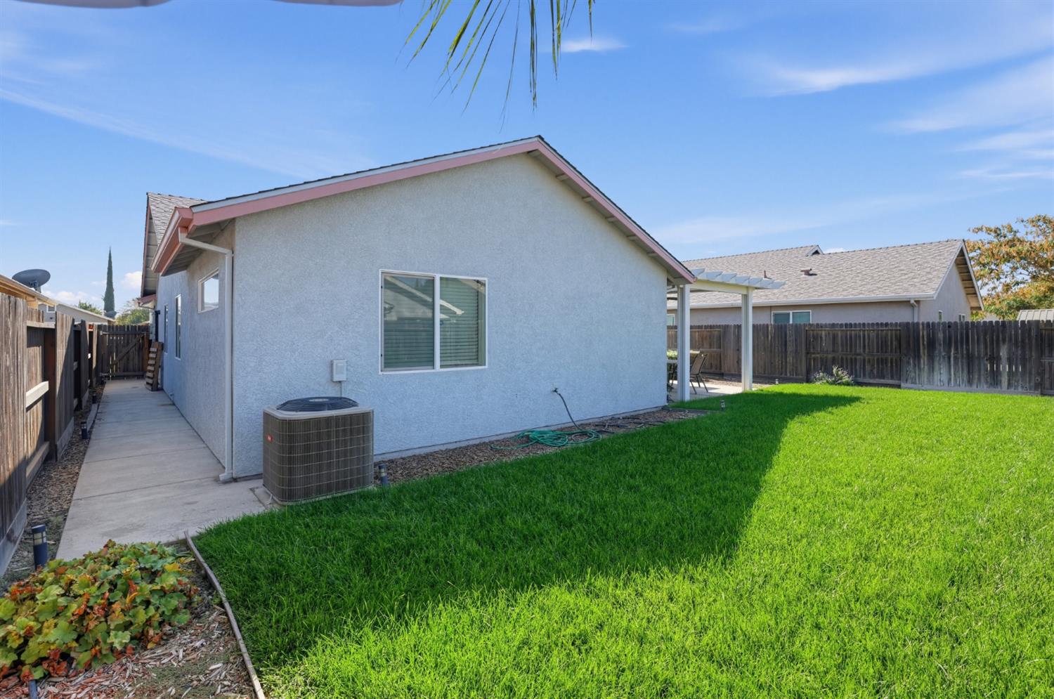 2136 W Pincay St, Merced, CA 95348