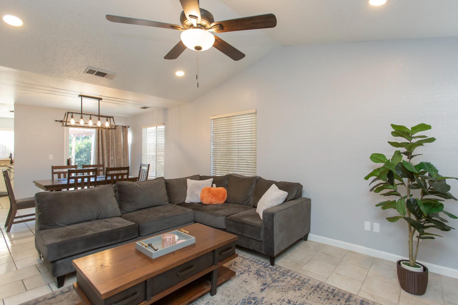 2653 Parklane, Ceres, CA 95307