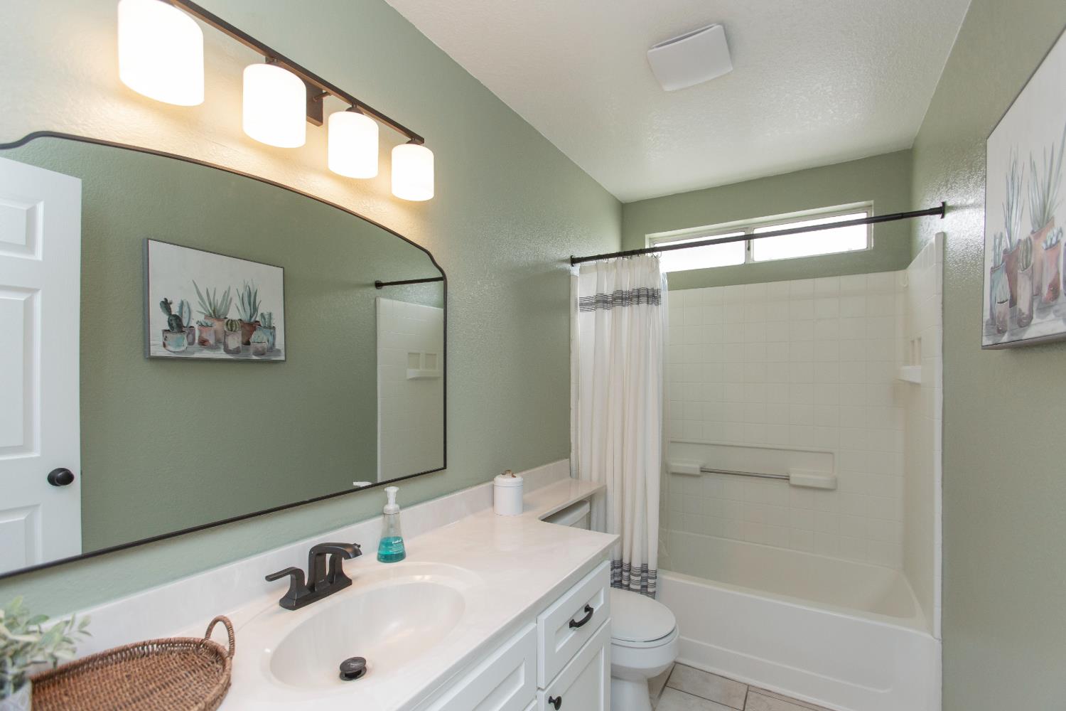 2653 Parklane, Ceres, CA 95307