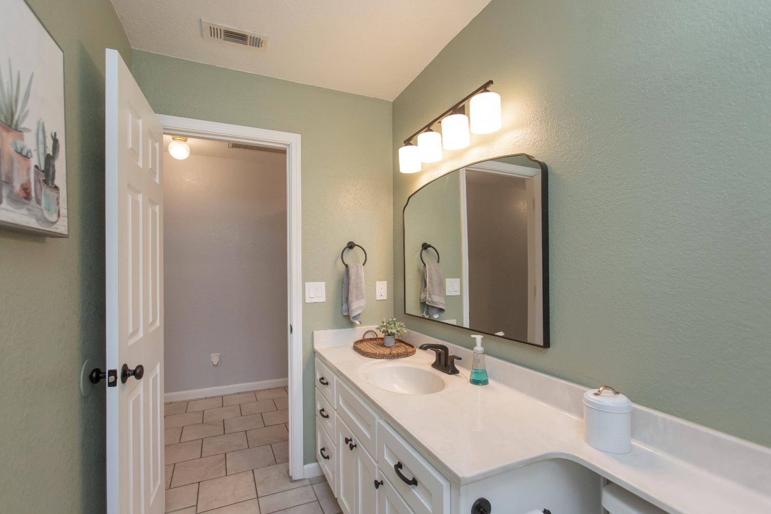 2653 Parklane, Ceres, CA 95307