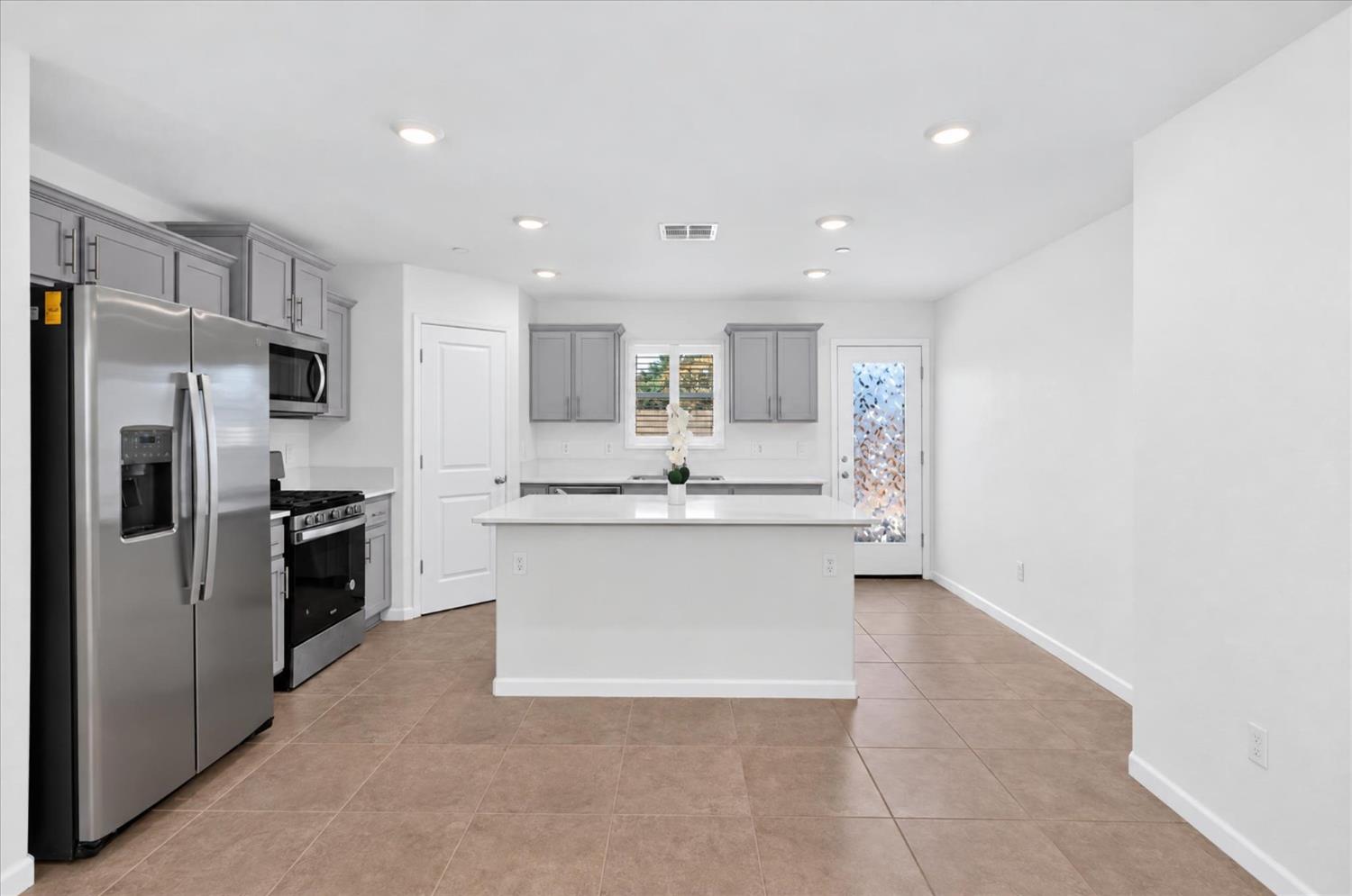 449 Stein Way, Waterford, CA 95386