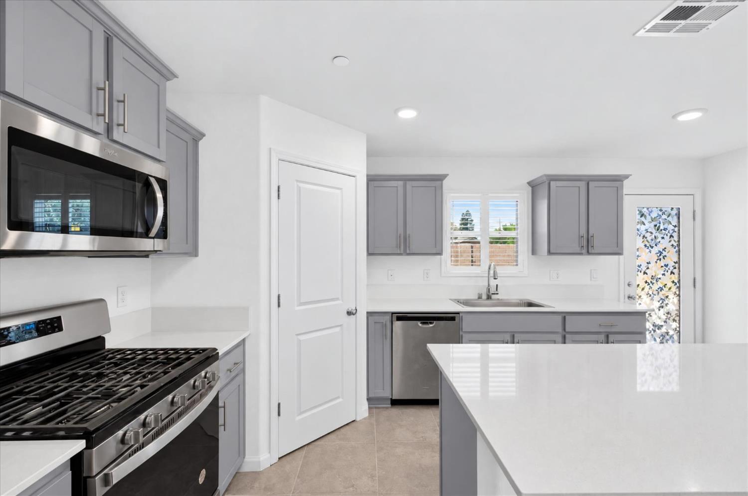 449 Stein Way, Waterford, CA 95386