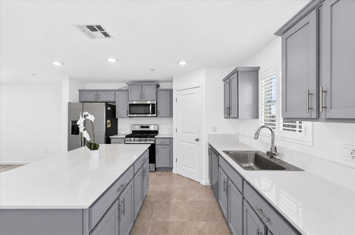 449 Stein Way, Waterford, CA 95386