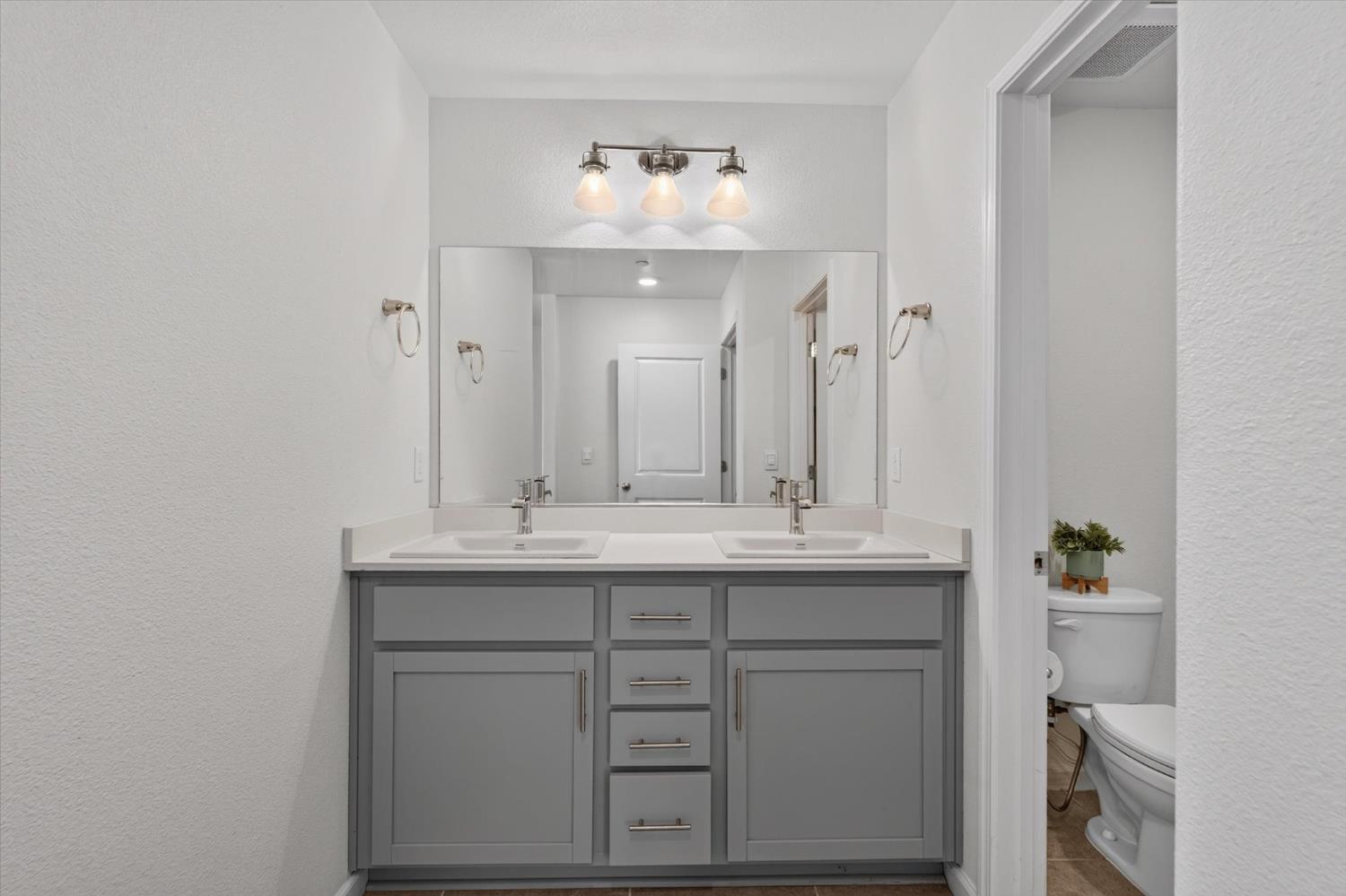 449 Stein Way, Waterford, CA 95386
