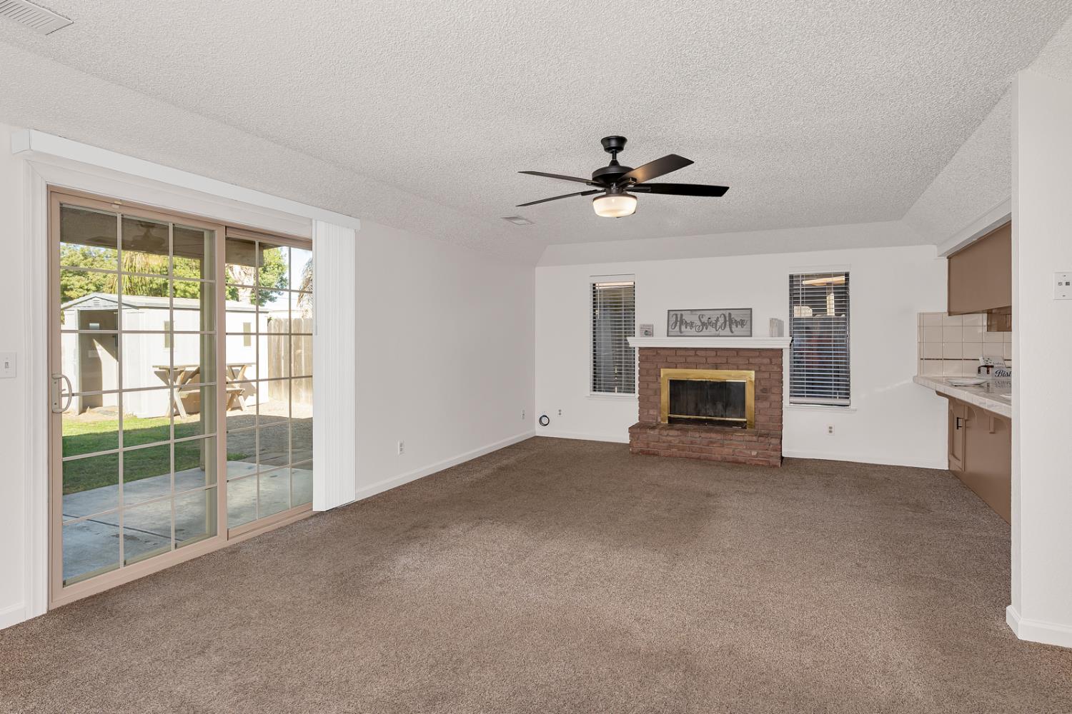1220 Diamond Way, Madera, CA 93637