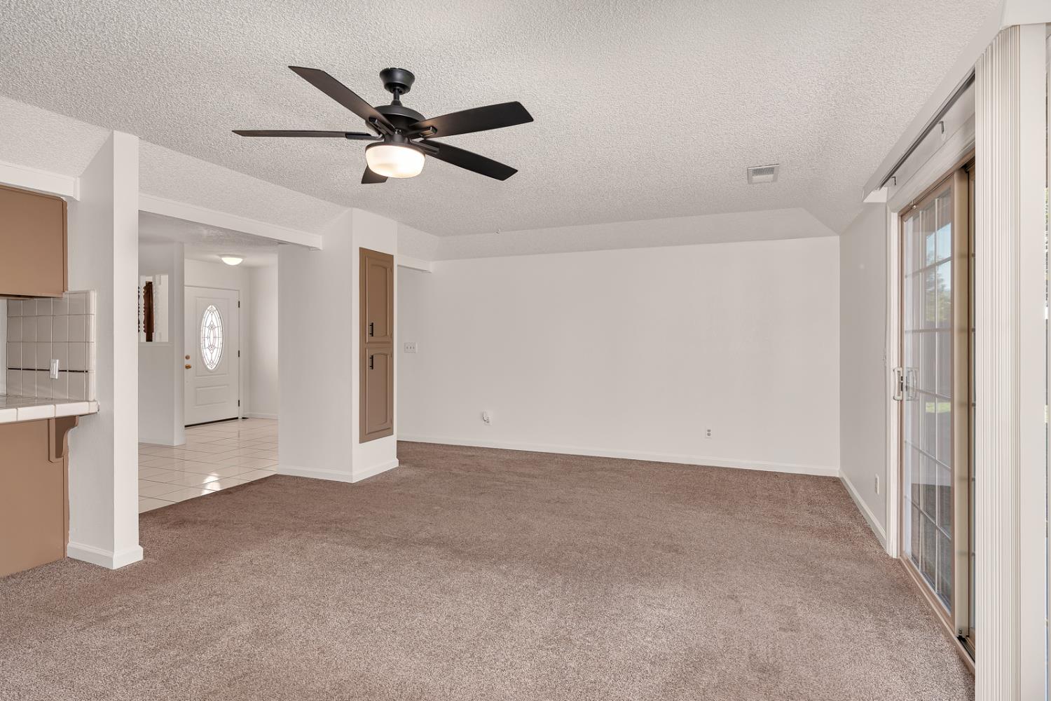 1220 Diamond Way, Madera, CA 93637