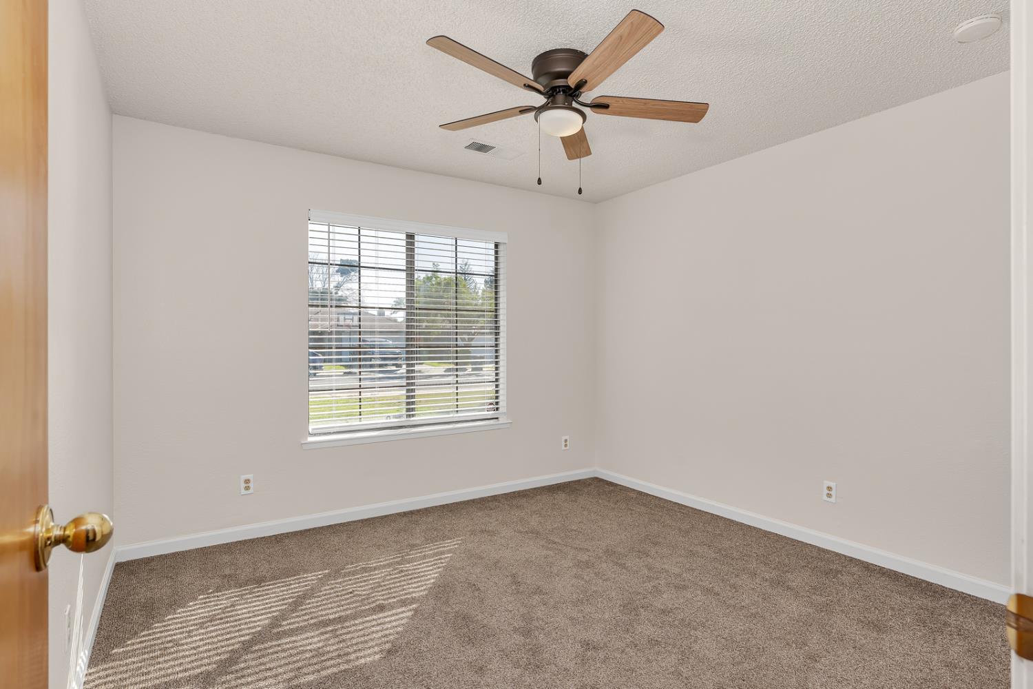 1220 Diamond Way, Madera, CA 93637