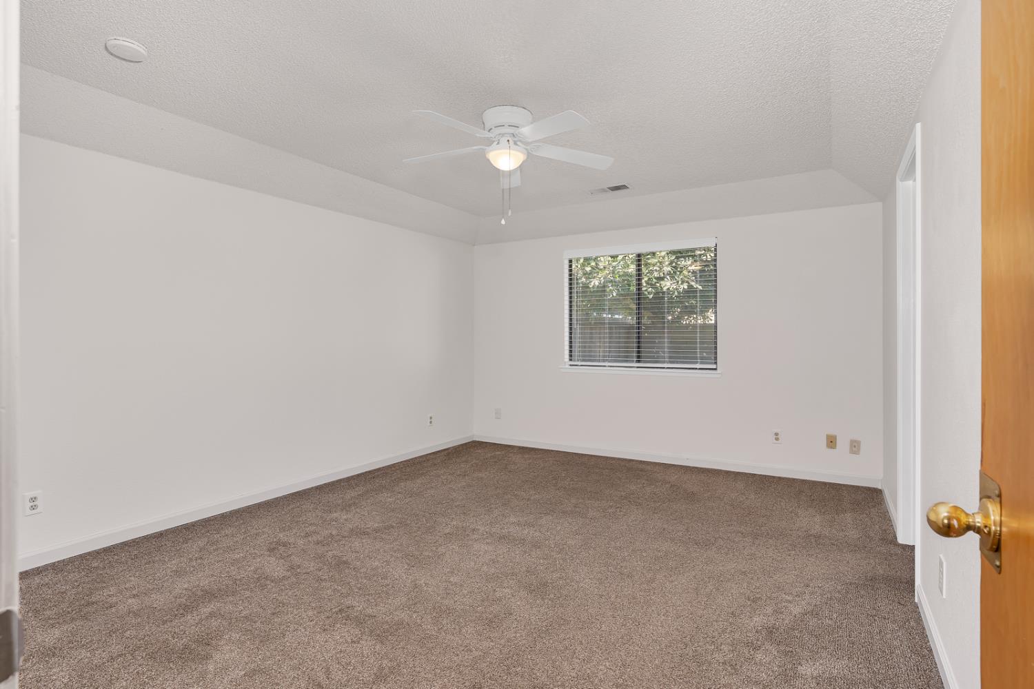 1220 Diamond Way, Madera, CA 93637