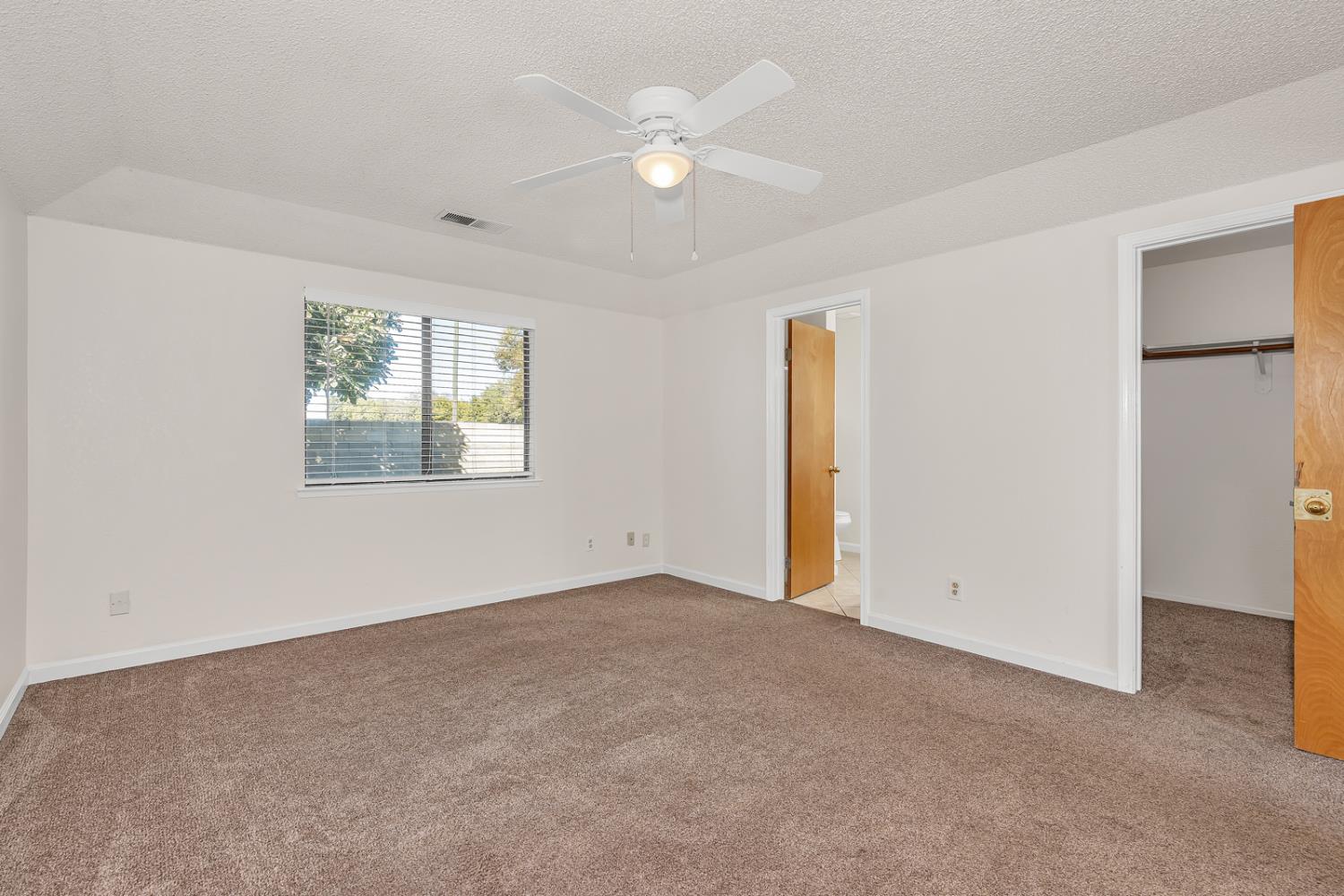 1220 Diamond Way, Madera, CA 93637