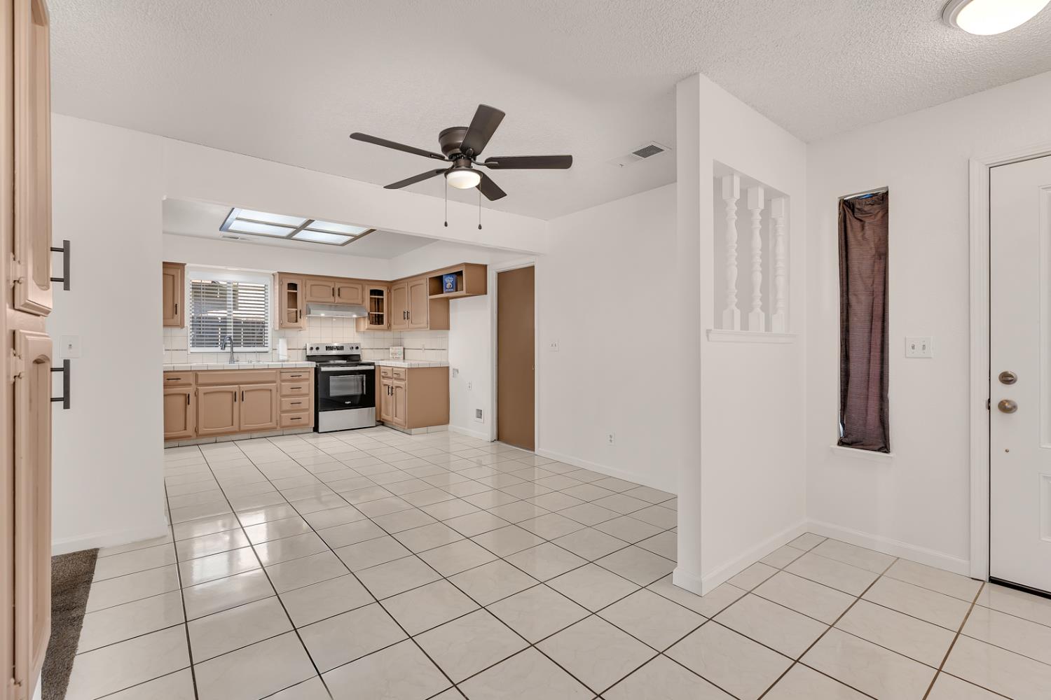 1220 Diamond Way, Madera, CA 93637