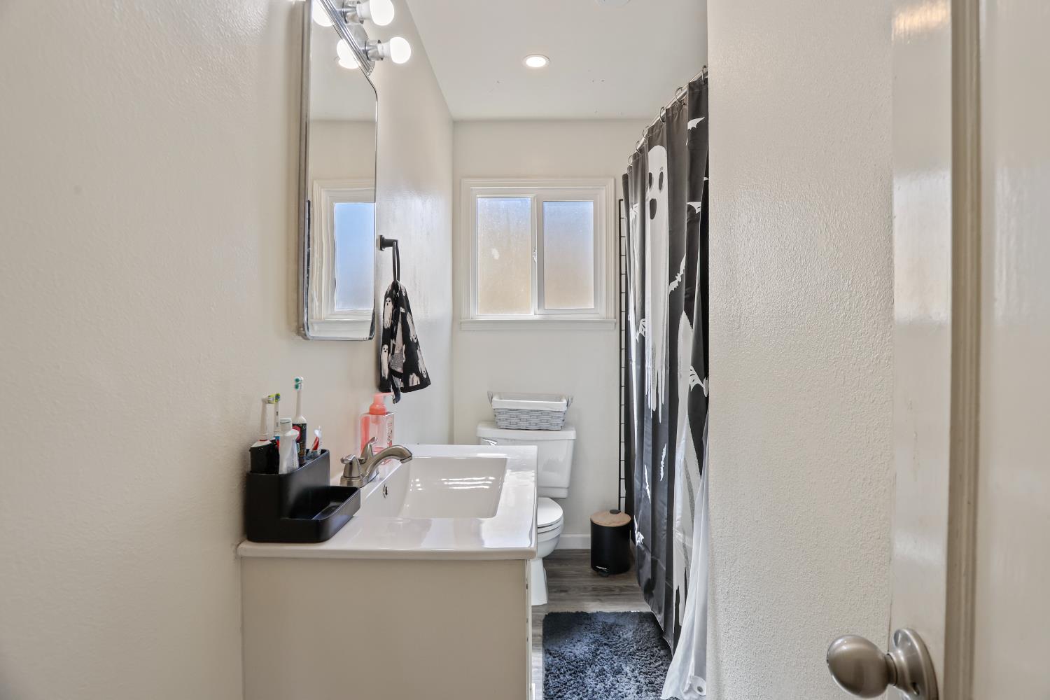 1532 Teresa St, Modesto, CA 95350