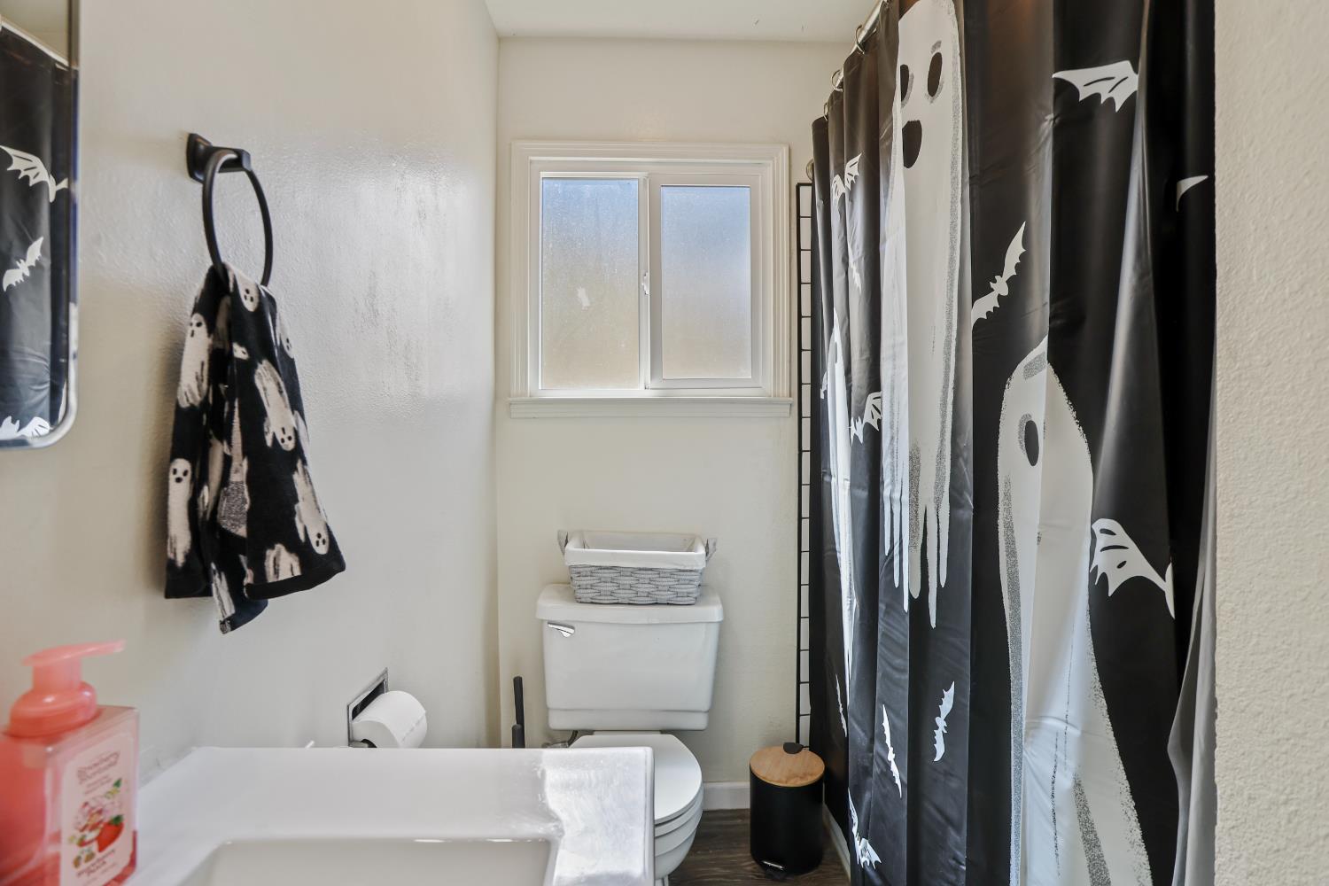 1532 Teresa St, Modesto, CA 95350