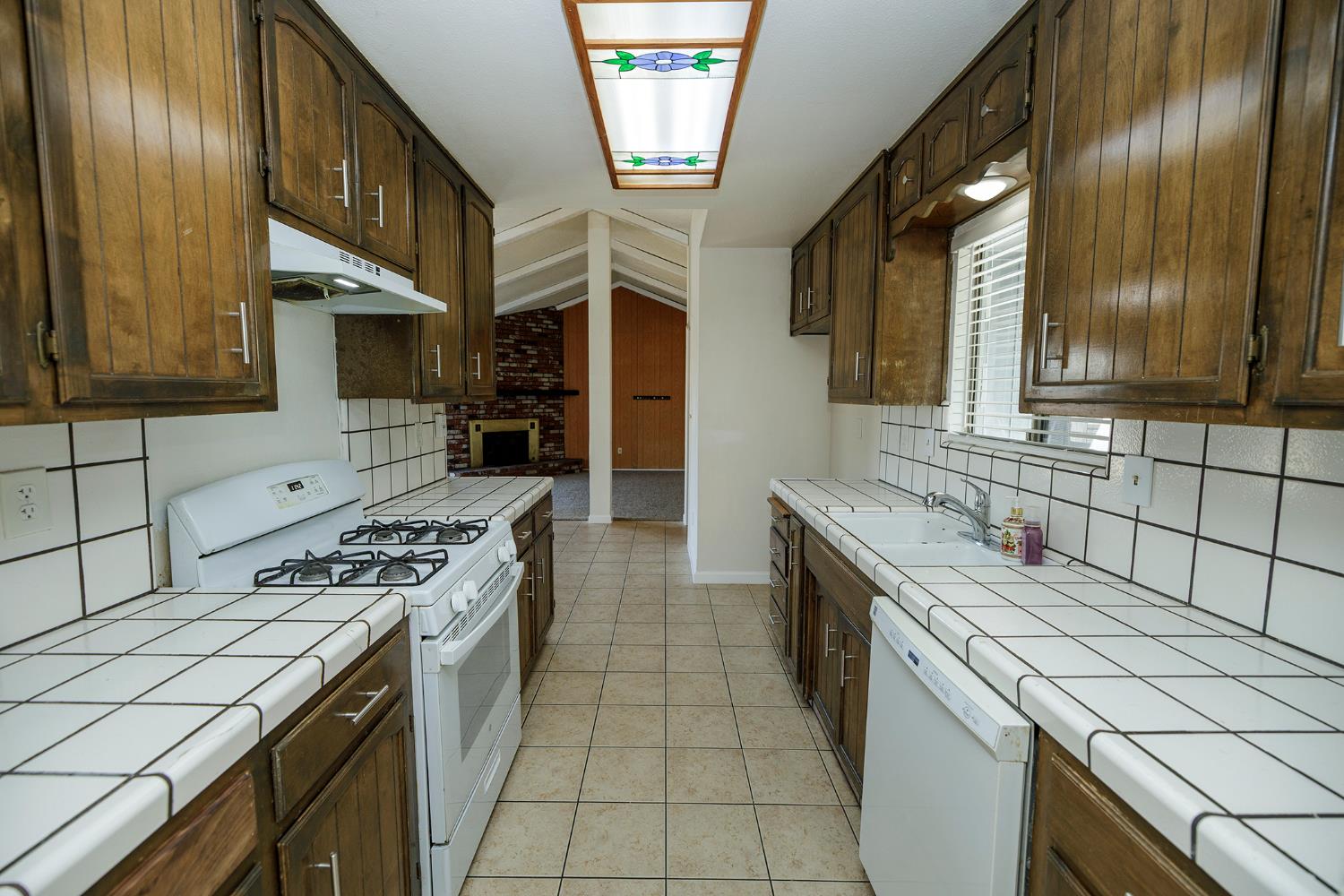 2113 Venus Dr, Ceres, CA 95307