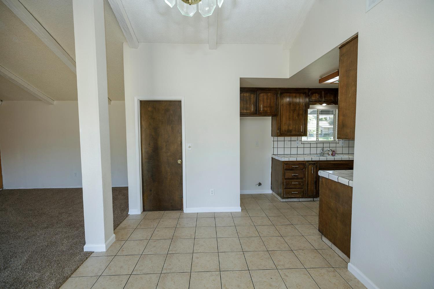 2113 Venus Dr, Ceres, CA 95307
