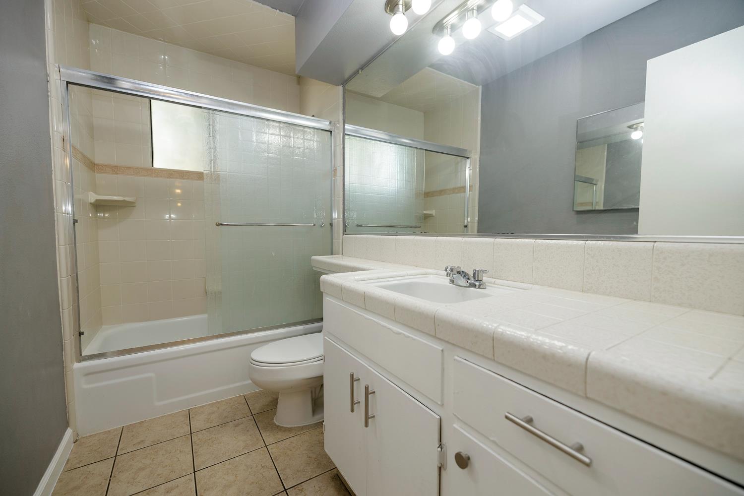 2113 Venus Dr, Ceres, CA 95307