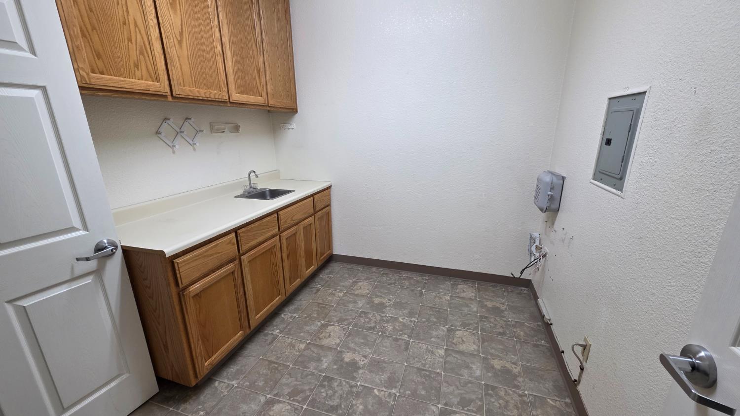 1103 14th St, Modesto, CA 95354