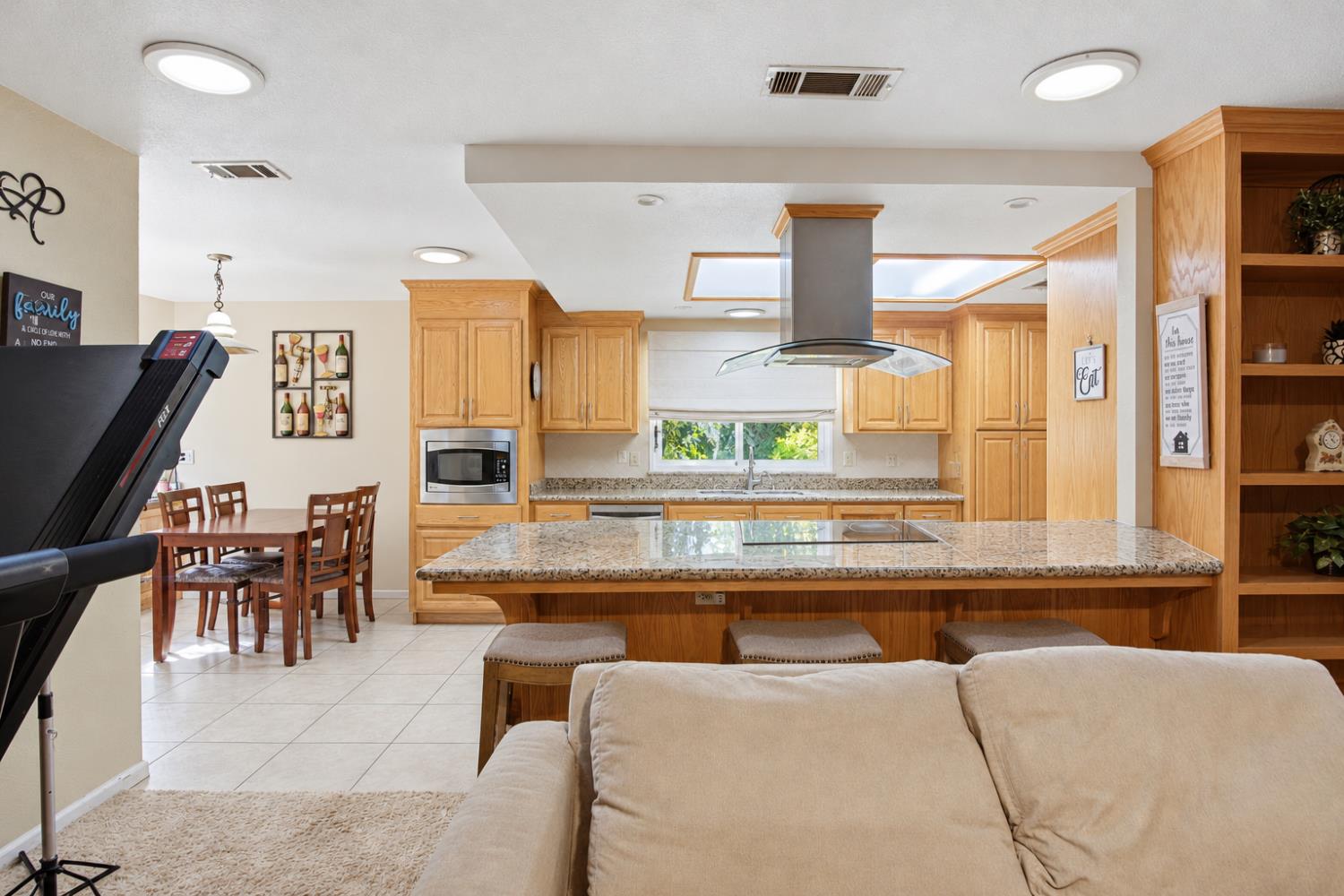 1740 N Berkeley Ave, Turlock, CA 95382
