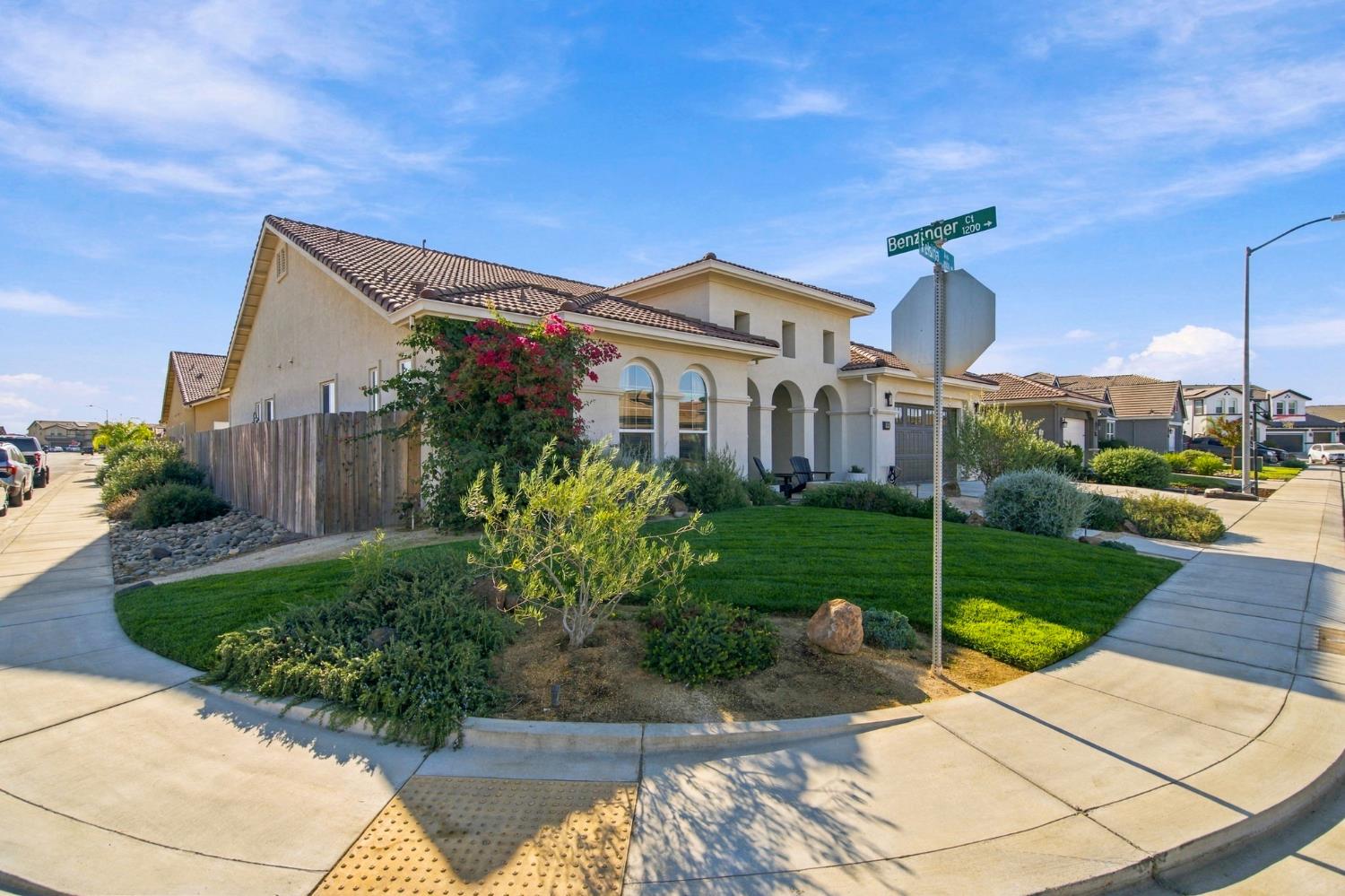 2060 Felsina Ave, Manteca, CA 95337