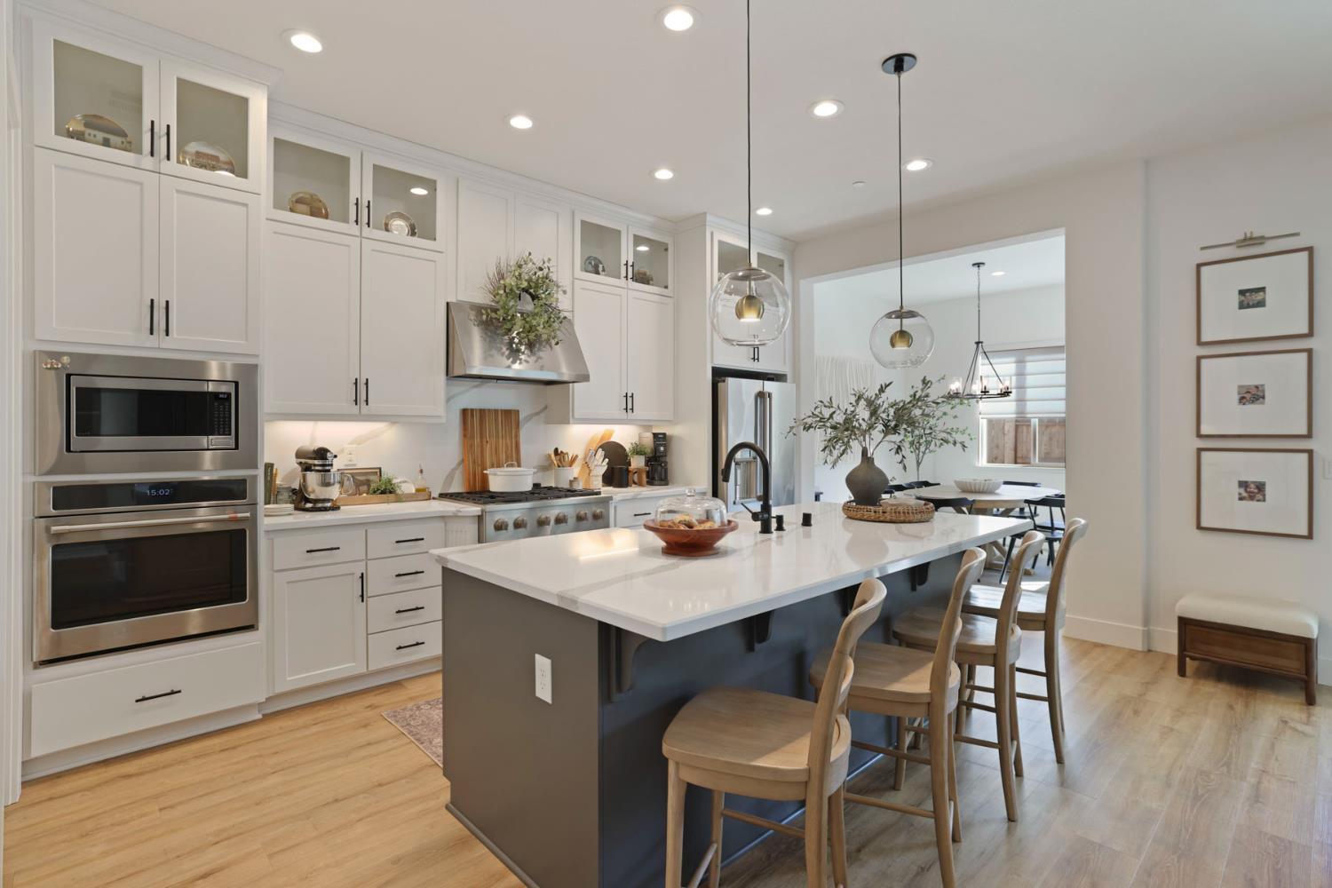 230 Bloomingdale St, Manteca, CA 95337