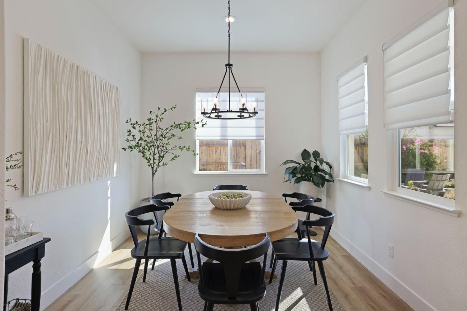 230 Bloomingdale St, Manteca, CA 95337