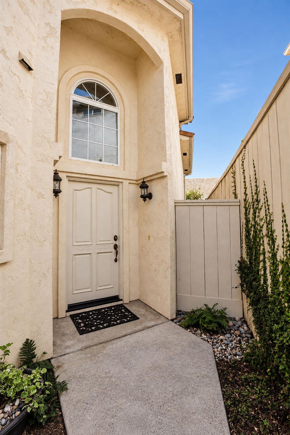 1500 Scenic Dr #2, Modesto, CA 95355