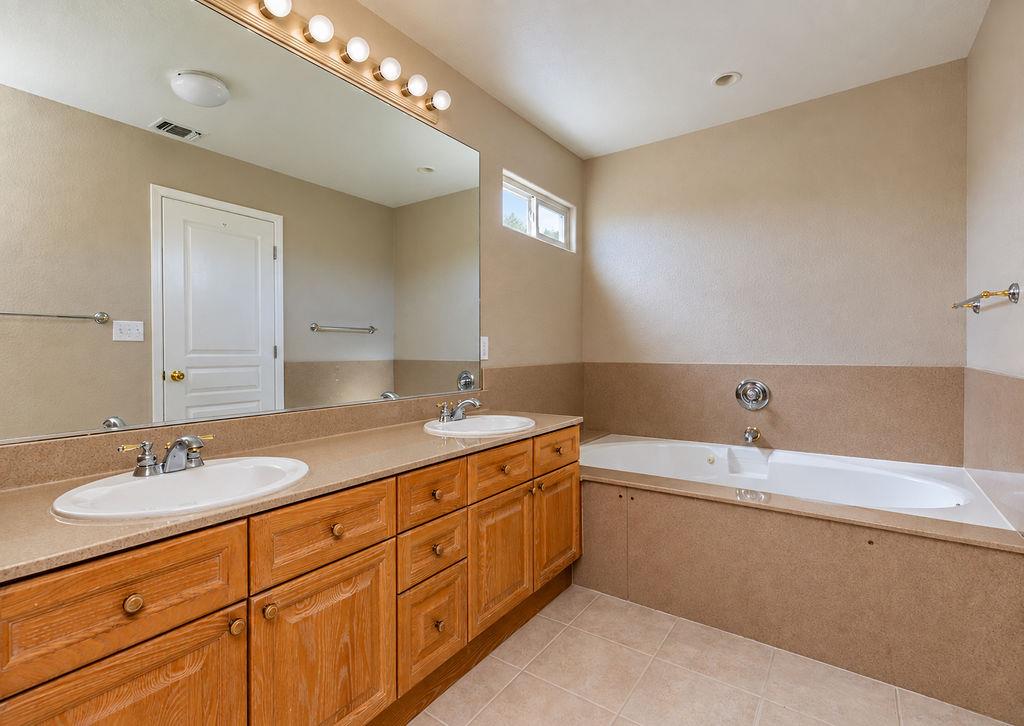 1500 Scenic Dr #2, Modesto, CA 95355