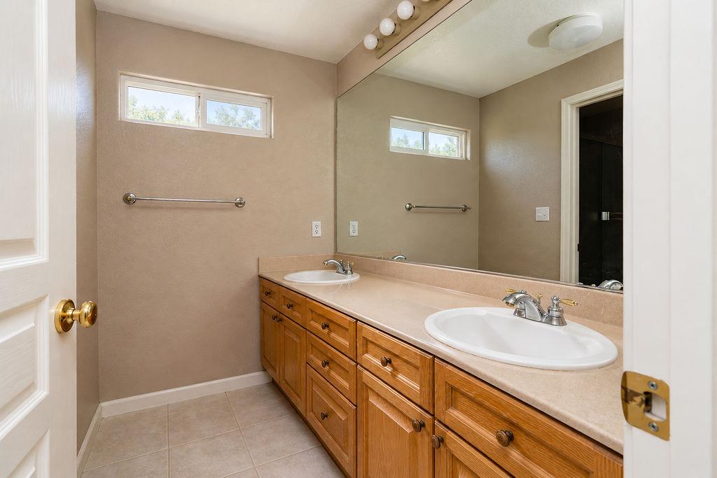 1500 Scenic Dr #2, Modesto, CA 95355