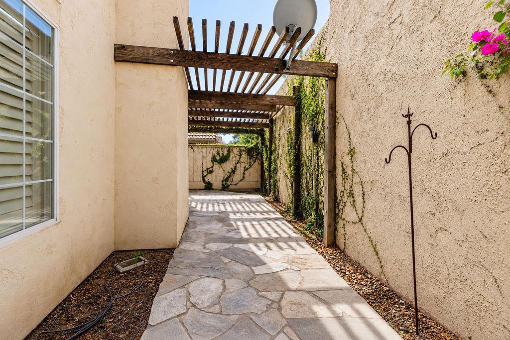 1500 Scenic Dr #2, Modesto, CA 95355