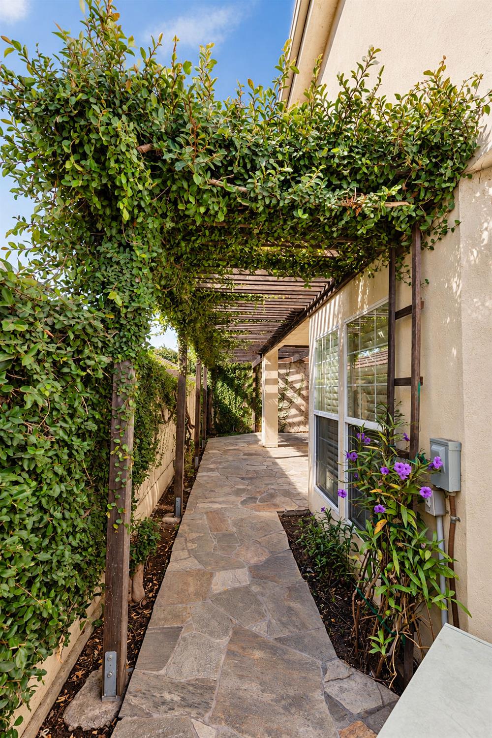 1500 Scenic Dr #2, Modesto, CA 95355